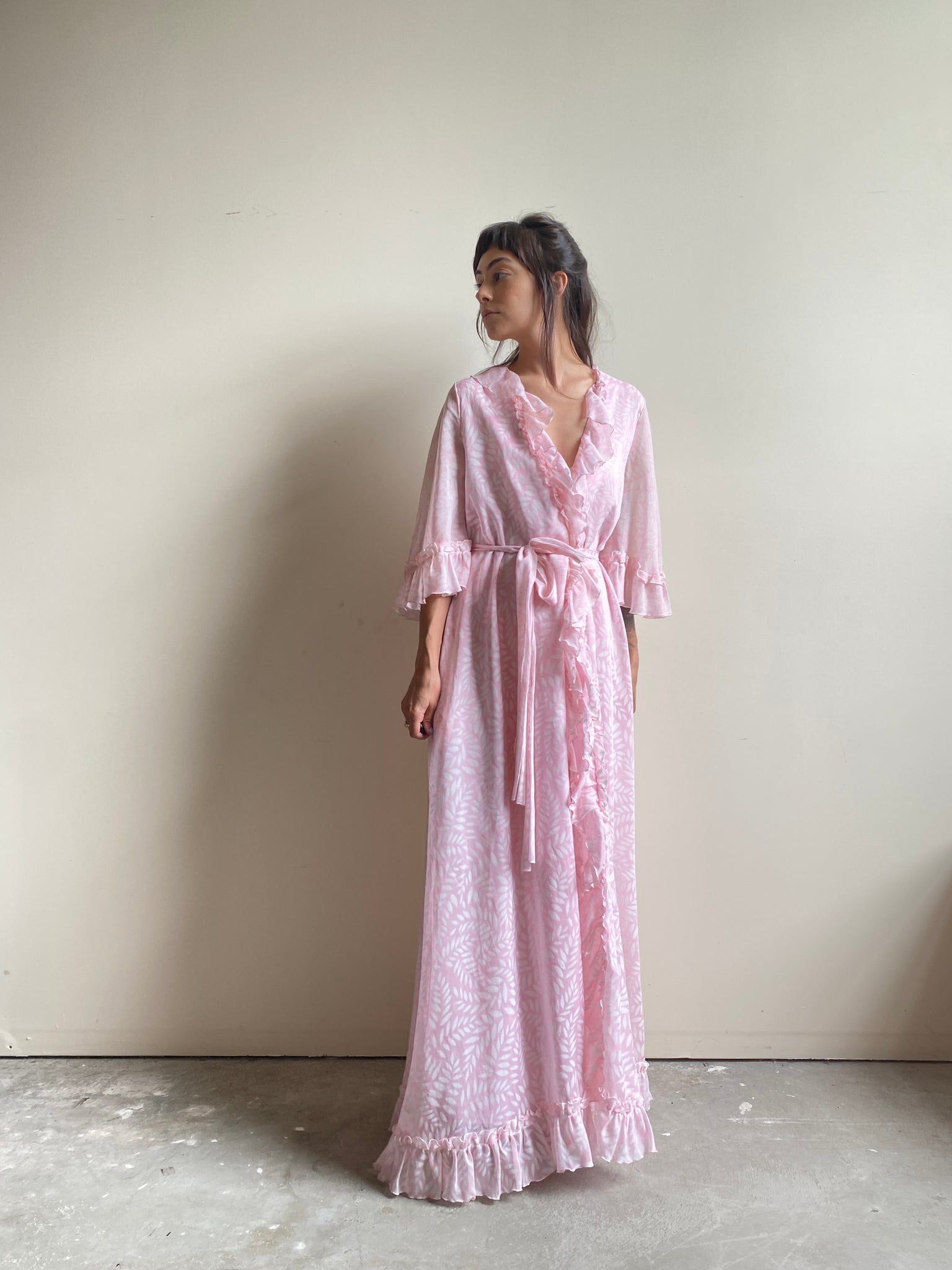 Pink and White Ruffly Vintage Robe (S)