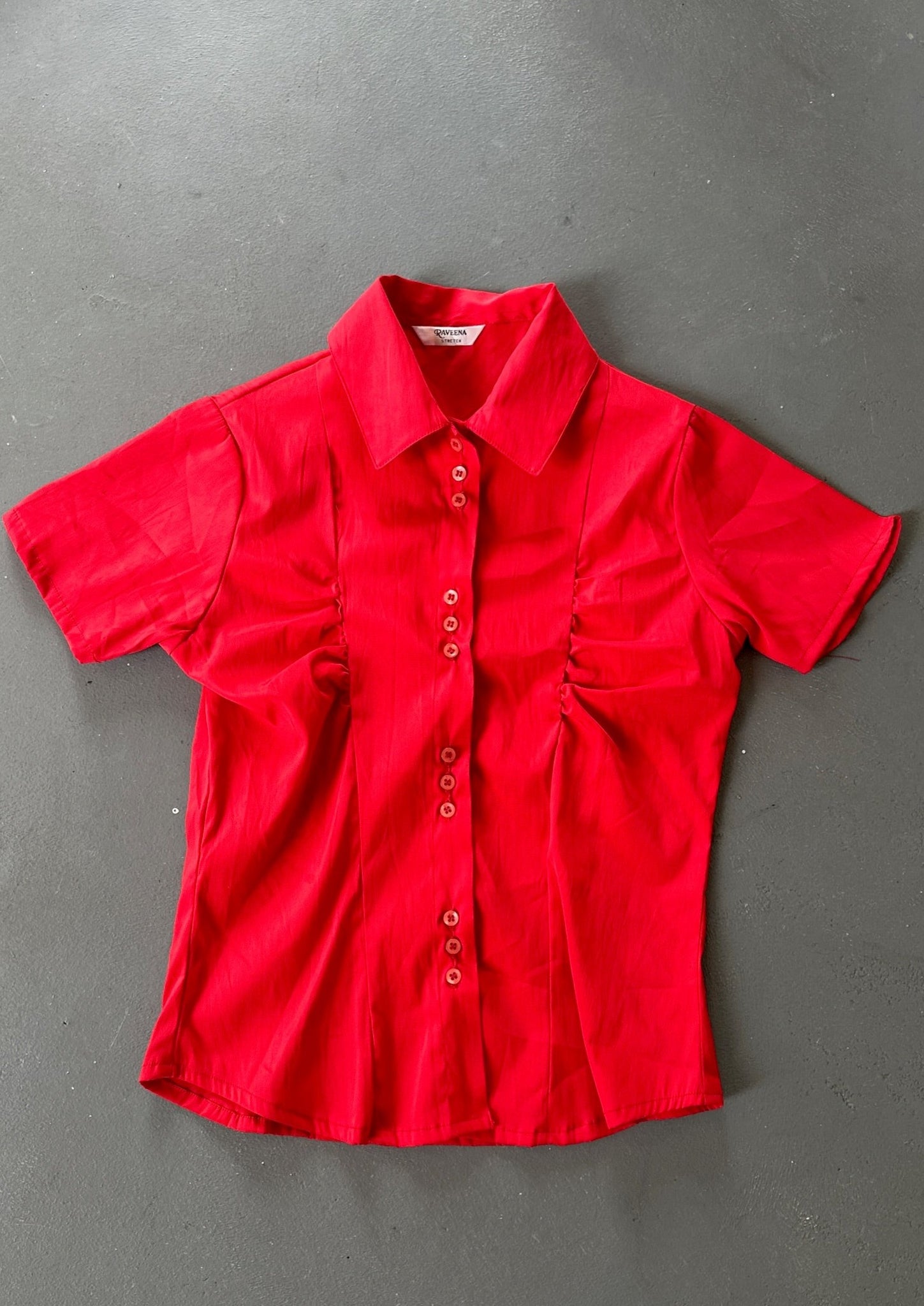 Red Raveena Stretchy Short Sleeve Ruched Button Down (XS)