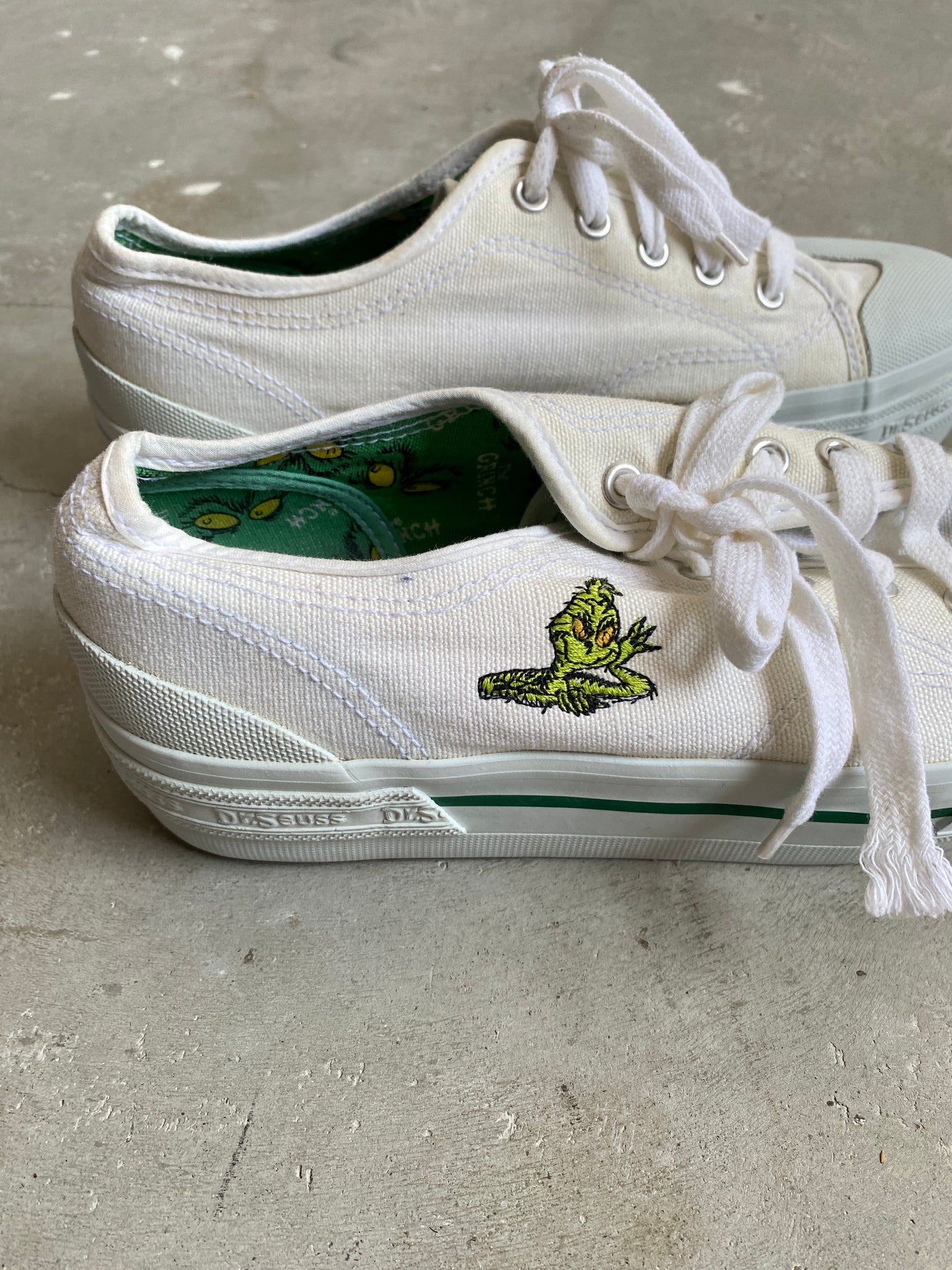 Dr. Seuss Grinch Embroidered White Platform Canvas Sneakers (U.S. Women 6)