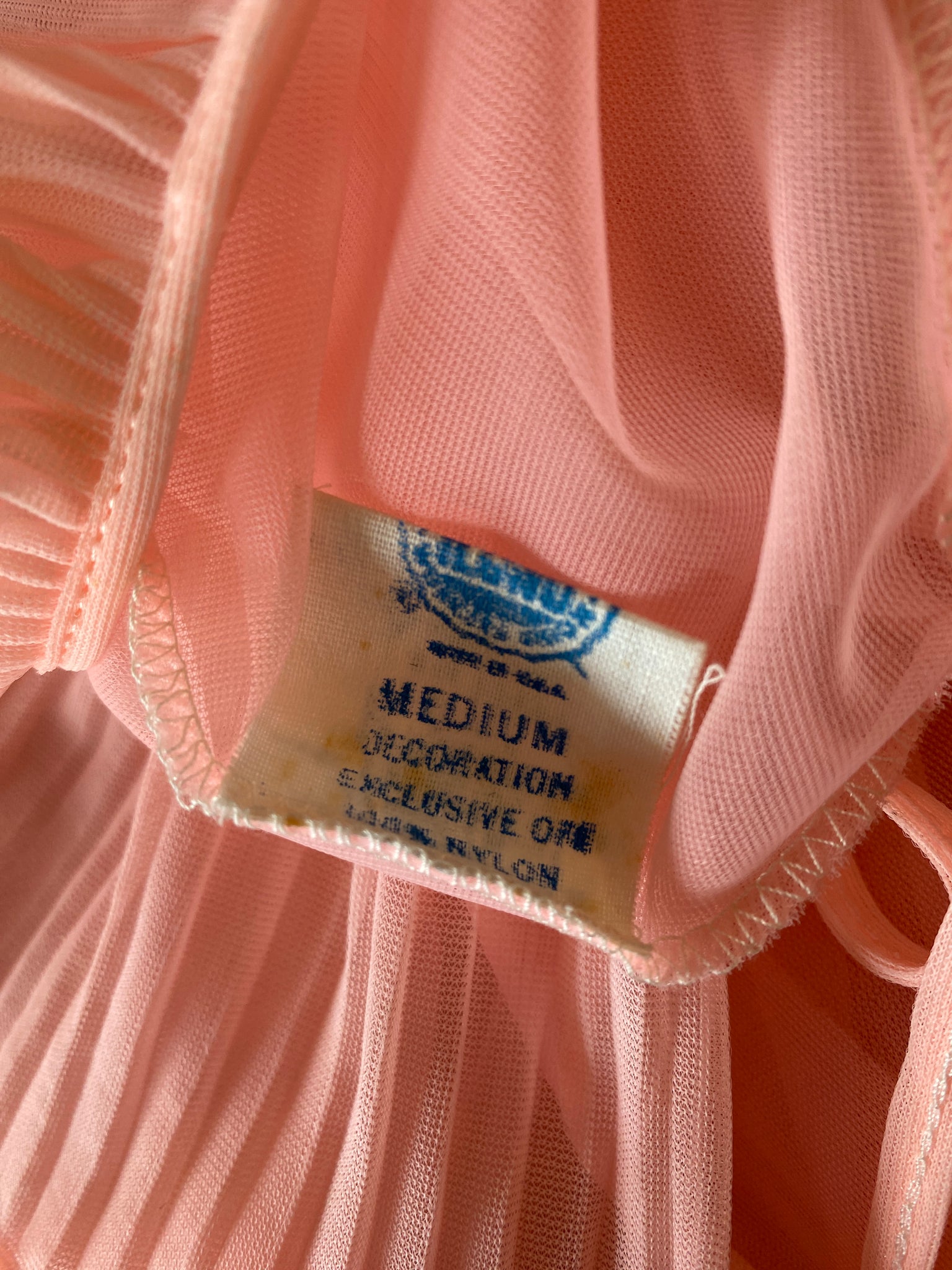 Vintage Bright Pink Sheer Lounging Robe with Pleated Sleeves and Collar (M)