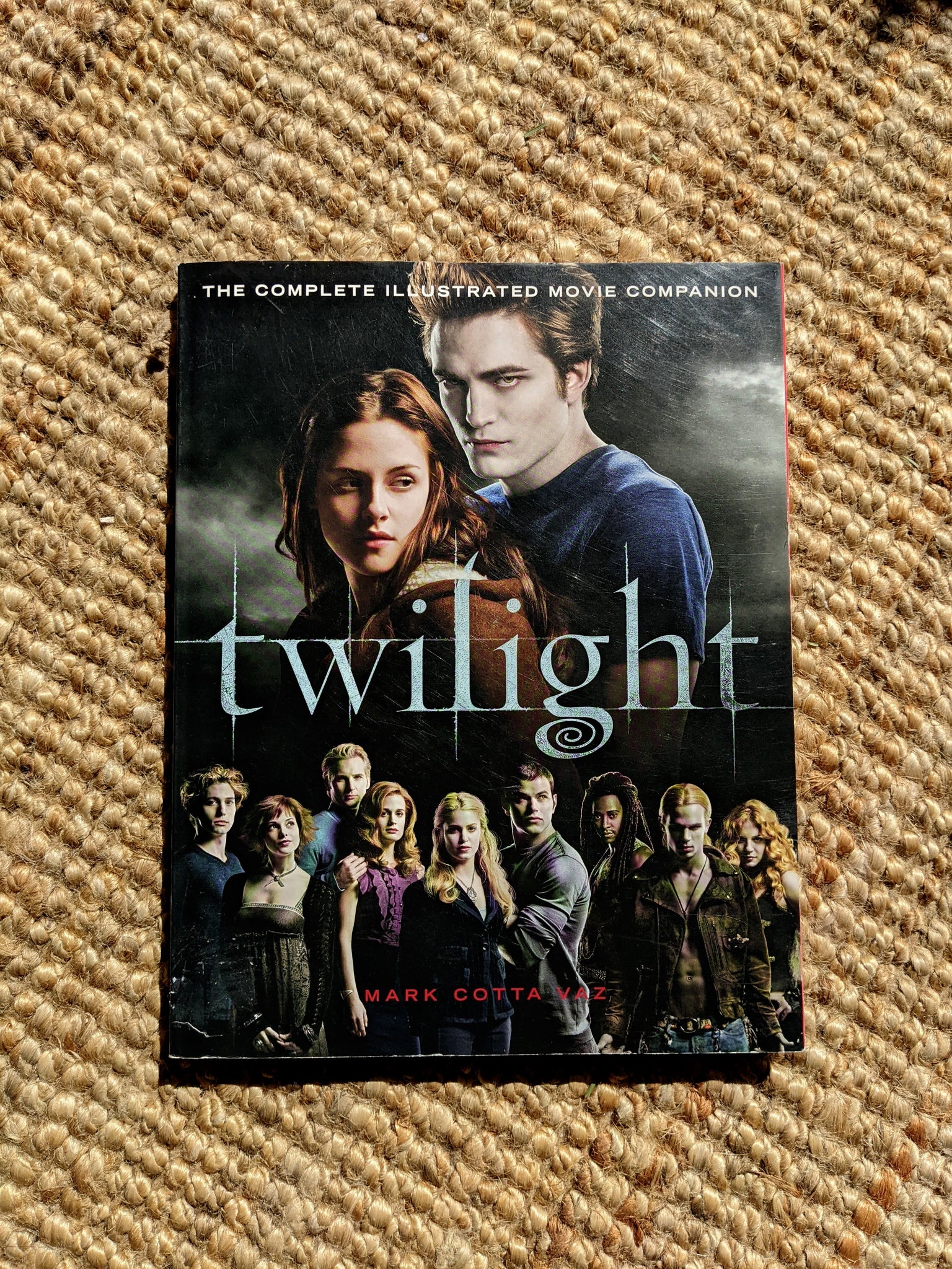 Twilight: The Complete Illustrated Movie Companion Book