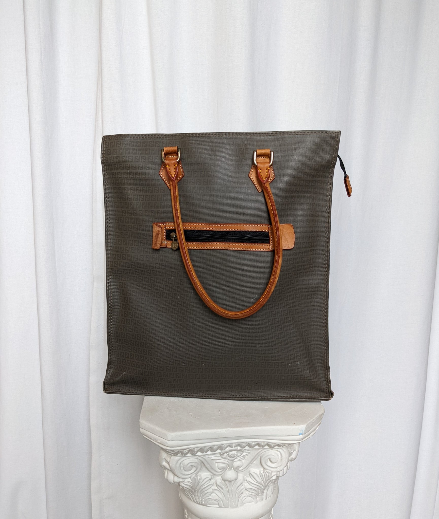Vtg Y2K GUCCI GG Logo Monogram Canvas Leather Pochette Shoulder Bag – Mint  Market