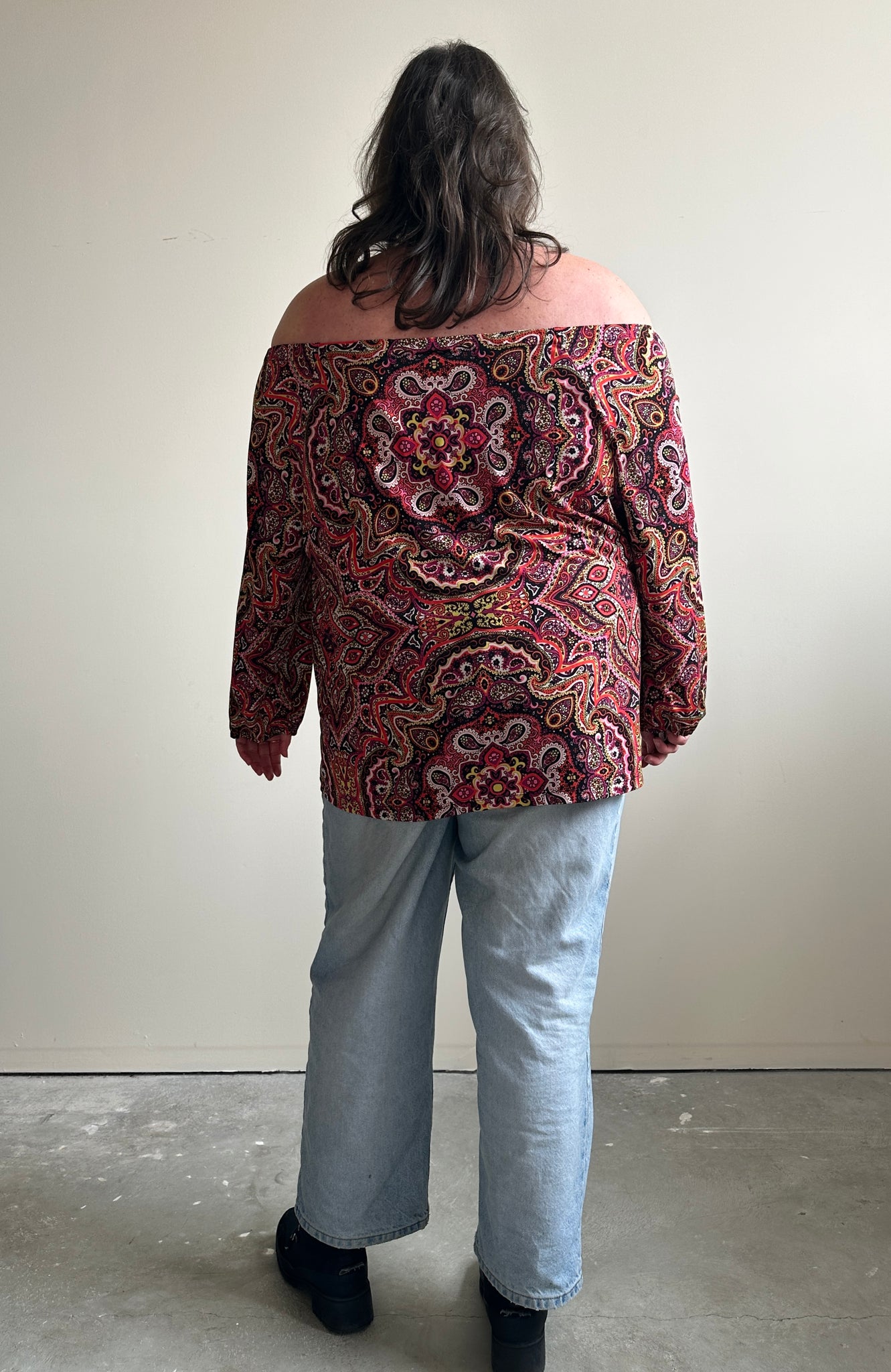 Multicolor Paisley Patterned Top with Chain Detail (4XL)